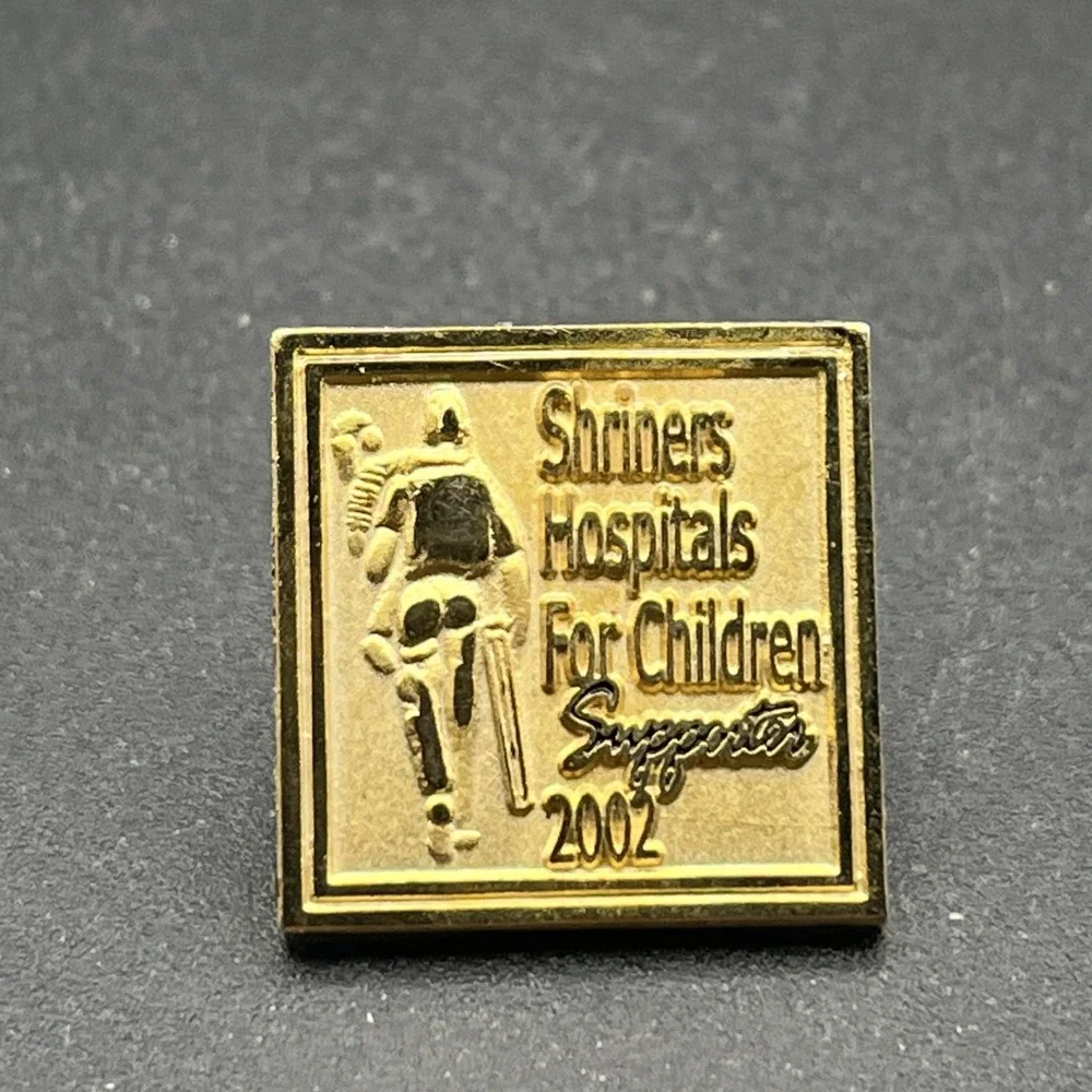 Shriners Hospitals‎ For Children Supporter 2002 Gold Tone Lapel Hat Pin